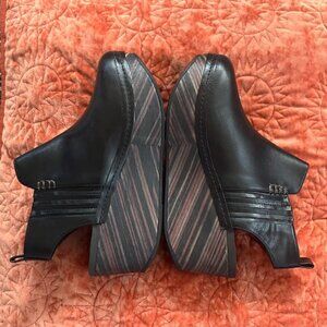 YELLOW BOX PLATFORM SHOES - NEW!